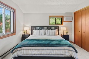 3 habitaciones, escritorio, tabla de planchar con plancha y wifi gratis 