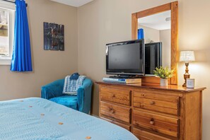 5 bedrooms, desk, free WiFi, bed sheets