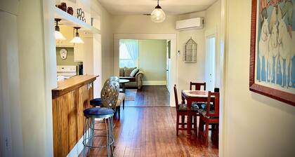Historic Ranch Bungalow - Luxurious Ranch vacation - Free WiFi - Family Fun!