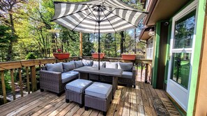 Outdoor dining - The Wooden Nest by AvantStay | Deck, Big Yard w/ Hammocks & Fire Pit (Long Pond)