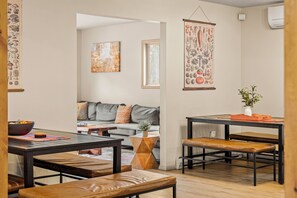 Dining - Emerald Bluff by AvantStay | Lake Views, Deck, Fire Pit, Game Room (Long Pond)