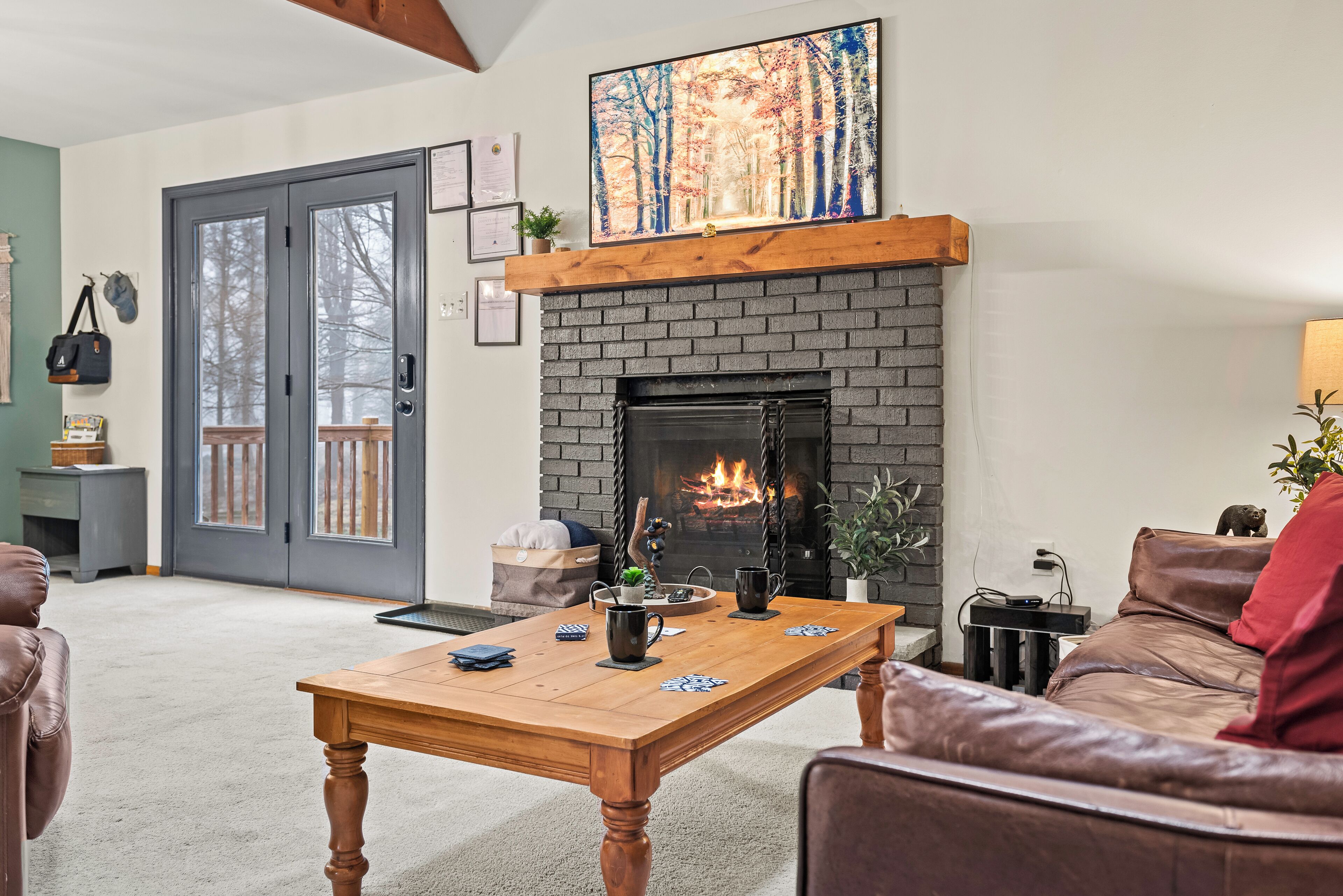 Smart TV, fireplace, offices