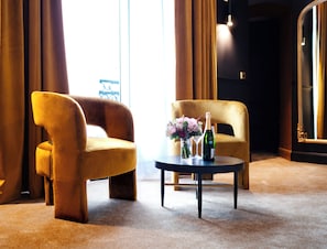 Ropa de cama hipoalergénica y minibar 