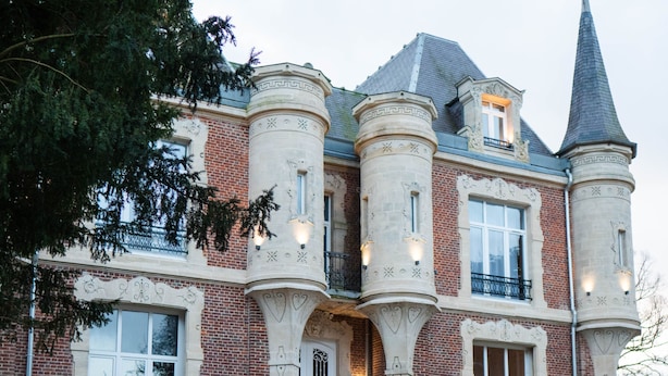 A grand mansion with a symmetrical facade, large windows, and a prominent tower. - Hotel Château Héloïse (Mérélessart)