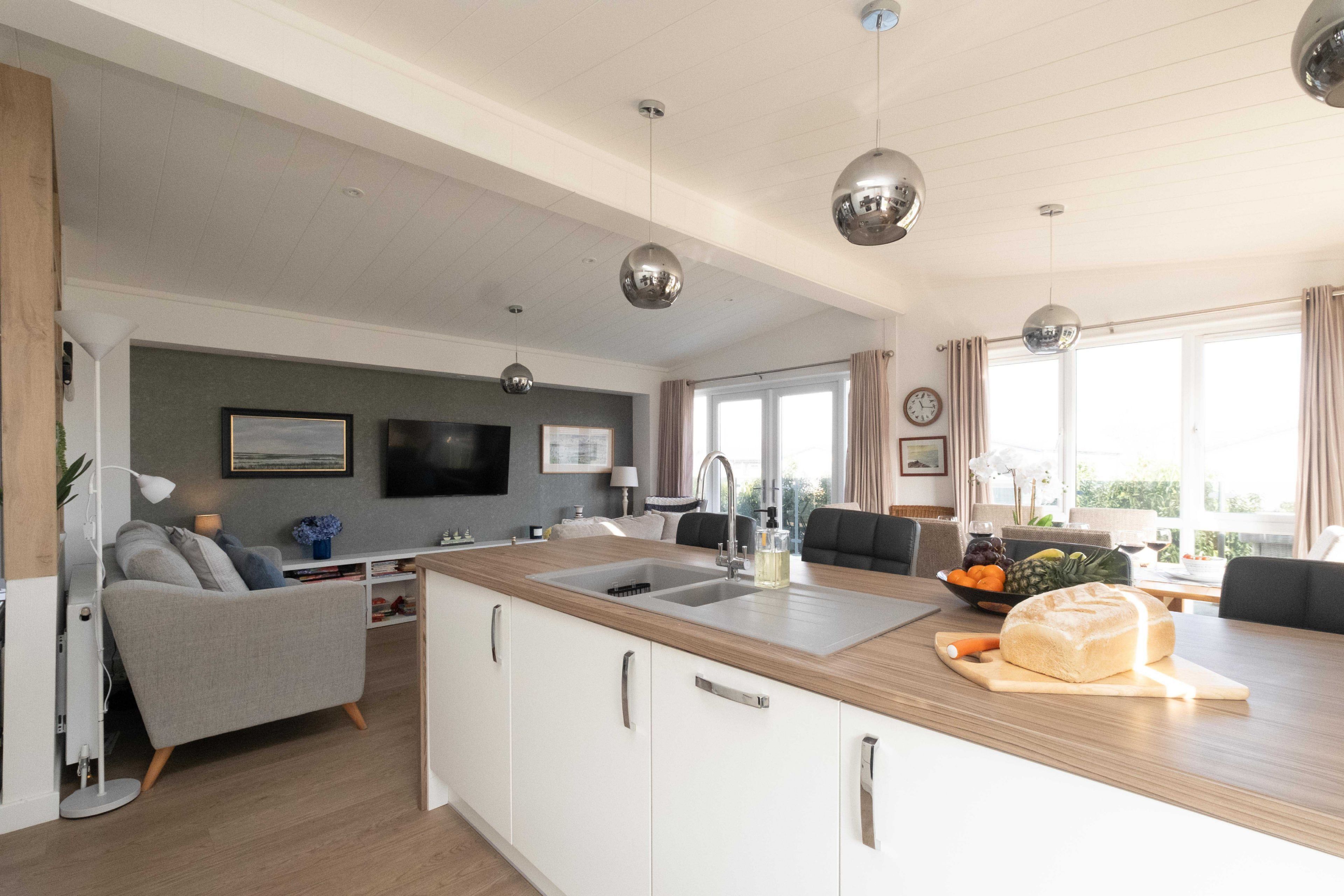 Pebbles  - Sleeps 6 Guests  In 3 Bedrooms - Aldeburgh