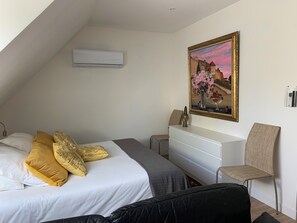 1 bedroom, WiFi, bed sheets