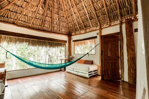 Cabaña Confort, 1 habitación, chimenea, vista al jardín | 1 habitación, sábanas de algodón egipcio y ropa de cama de alta calidad 