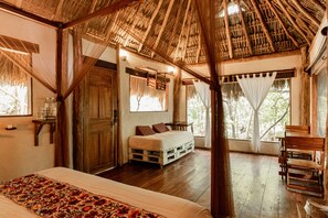 Cabaña Elite, 1 habitación, chimenea, vista a la alberca | 1 habitación, sábanas de algodón egipcio y ropa de cama de alta calidad 