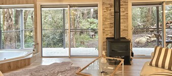 Klara's Studio: Private rainforest with river