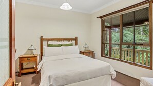 1 bedroom, iron/ironing board, WiFi, bed sheets - Spa Cottage@FernglenForestRetreat (Mount Dandenong)