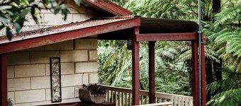 Spa Cottage: Private rainforest with river