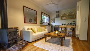 TV, fireplace - Spa Cottage@FernglenForestRetreat (Mount Dandenong)