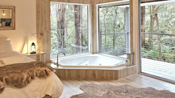 9 bedrooms, iron/ironing board, travel cot, Internet