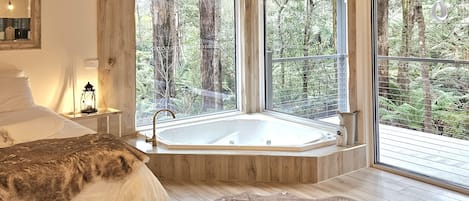 9 dormitoris, planxa i posts de planxar i un bressol de viatge