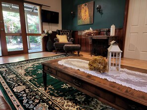 Interior - Jacuzzi lodge: Private rainforest with river (Mount Dandenong)