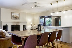 Dining - Windmill lodge: Private rainforest with river (Mount Dandenong)