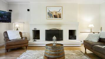 TV, fireplace, stereo