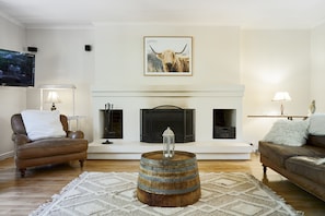 TV, fireplace, stereo