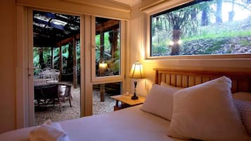 3 quartos, ferros/tábuas de passar roupa, berço de viagem