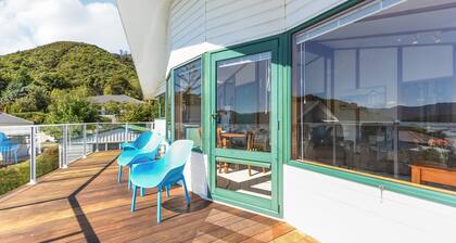 Finlay Waterfront - Waikawa Holiday Home