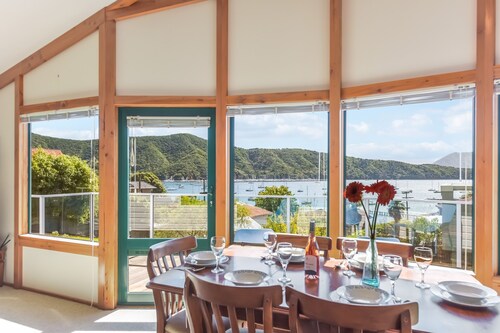 Finlay Waterfront - Waikawa Holiday Home