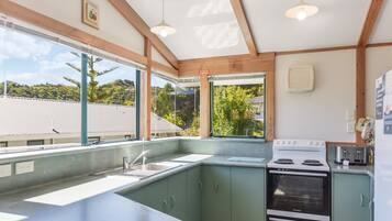 Refrigerador, microondas, lavavajillas y tostadora