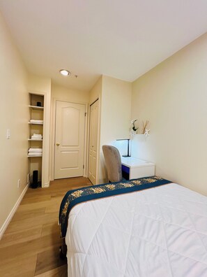 3 slaapkamers, een bureau, een strijkplank/strijkijzer, gratis wifi