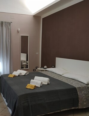 1 habitación, wifi y ropa de cama