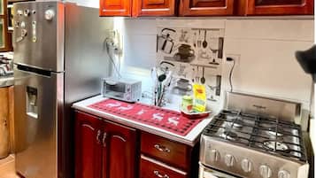 Fridge, microwave, oven, coffee/tea maker
