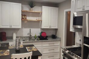 Private kitchen - Humble Prince Cottage

 (Atlanta)