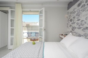 1 bedroom, iron/ironing board, free WiFi, bed sheets - Antony Suites Deluxe Double Room (Naxos)