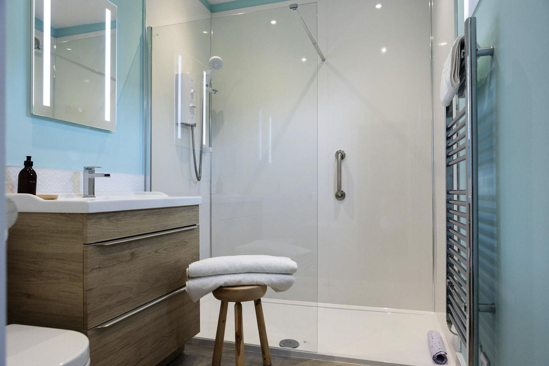 Shower, towels