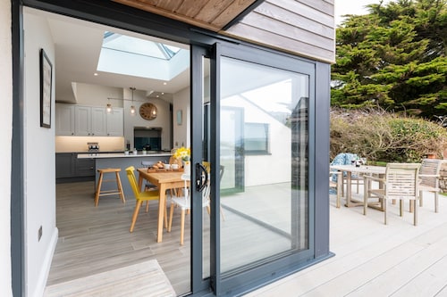 Fronallt : Charming Pet-Friendly Home Near Rhosneigr Beach | Managed by Anglesey Holiday Lettings