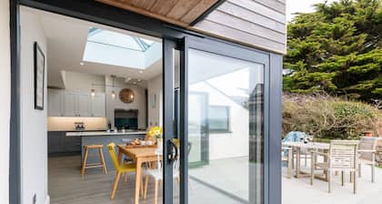 Fronallt : Charming Pet-Friendly Home Near Rhosneigr Beach | Managed by Anglesey Holiday Lettings