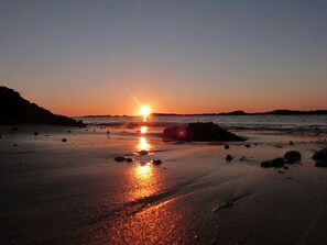 Beach - Fronallt : Charming Pet-Friendly Home Near Rhosneigr Beach | Managed by Anglesey Holiday Lettings (Rhosneigr)