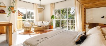 Kite Beach Suite with Work Space and Full Kitchen