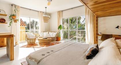 Kite Beach Suite with Work Space and Full Kitchen