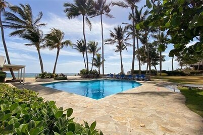 Kite Beach Suite with Work Space and Full Kitchen