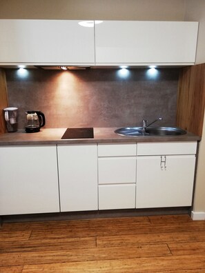 Refrigerador, horno, parrilla de estufa y lavavajillas 