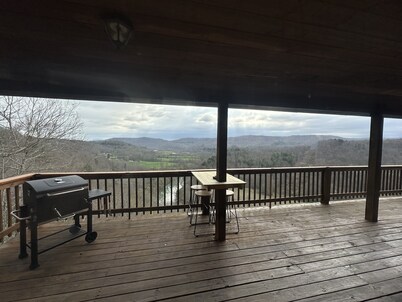 Lazy Bear Cottage-No Cleaning Fees & direct access to Brimstone