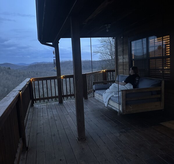 Terrace/patio - Lazy Bear Cottage-No Cleaning Fees & direct access to Brimstone (Helenwood)