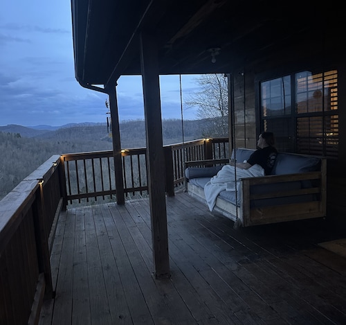 Lazy Bear Cottage-No Cleaning Fees & direct access to Brimstone