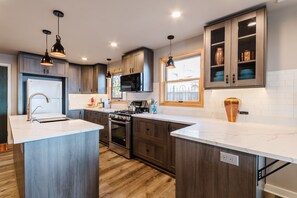 Fridge, microwave, oven, stovetop - Mrs. Garcia's Bungalow W/ Captivating Views (Jerome)