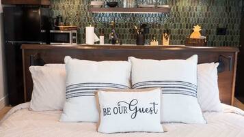 1 bedroom, desk, iron/ironing board, free WiFi