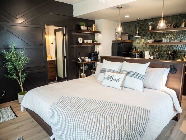 1 bedroom, desk, iron/ironing board, free WiFi