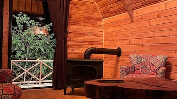 豪華單棟小屋 | 客廳 | 平面電視、壁爐