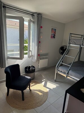 2 habitaciones, cuna de viaje, wifi gratis y ropa de cama 
