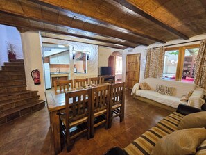 Casa Rural Preisler | Oppholdsområde | En 40-tommers smart-TV med digitale kanaler