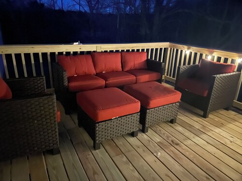 Charming Home with Deck overlooking Land Trust - Dog Friendly!