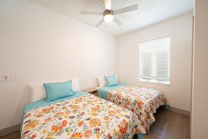 3 makuuhuonetta, silitysrauta/-lauta, ilmainen Wi-Fi, vuodevaatteet